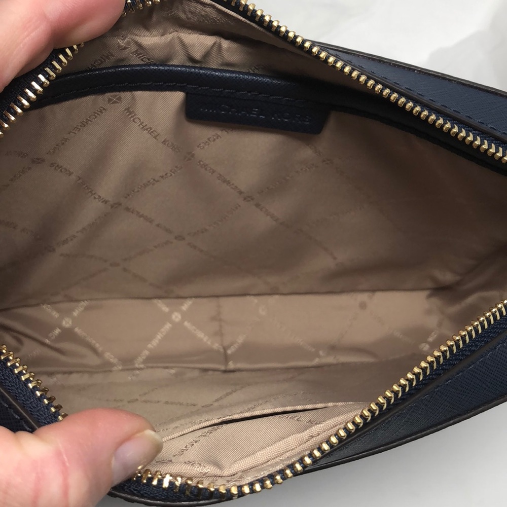 ๐๐Michael Kors Jet Set item crossbody - Picture 5 of 8